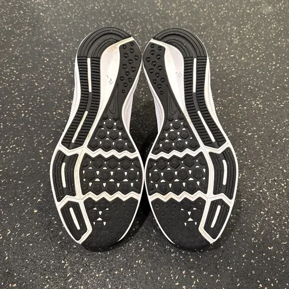 Size 10 - Nike Downshifter 9 Black W - Picture 4 of 5